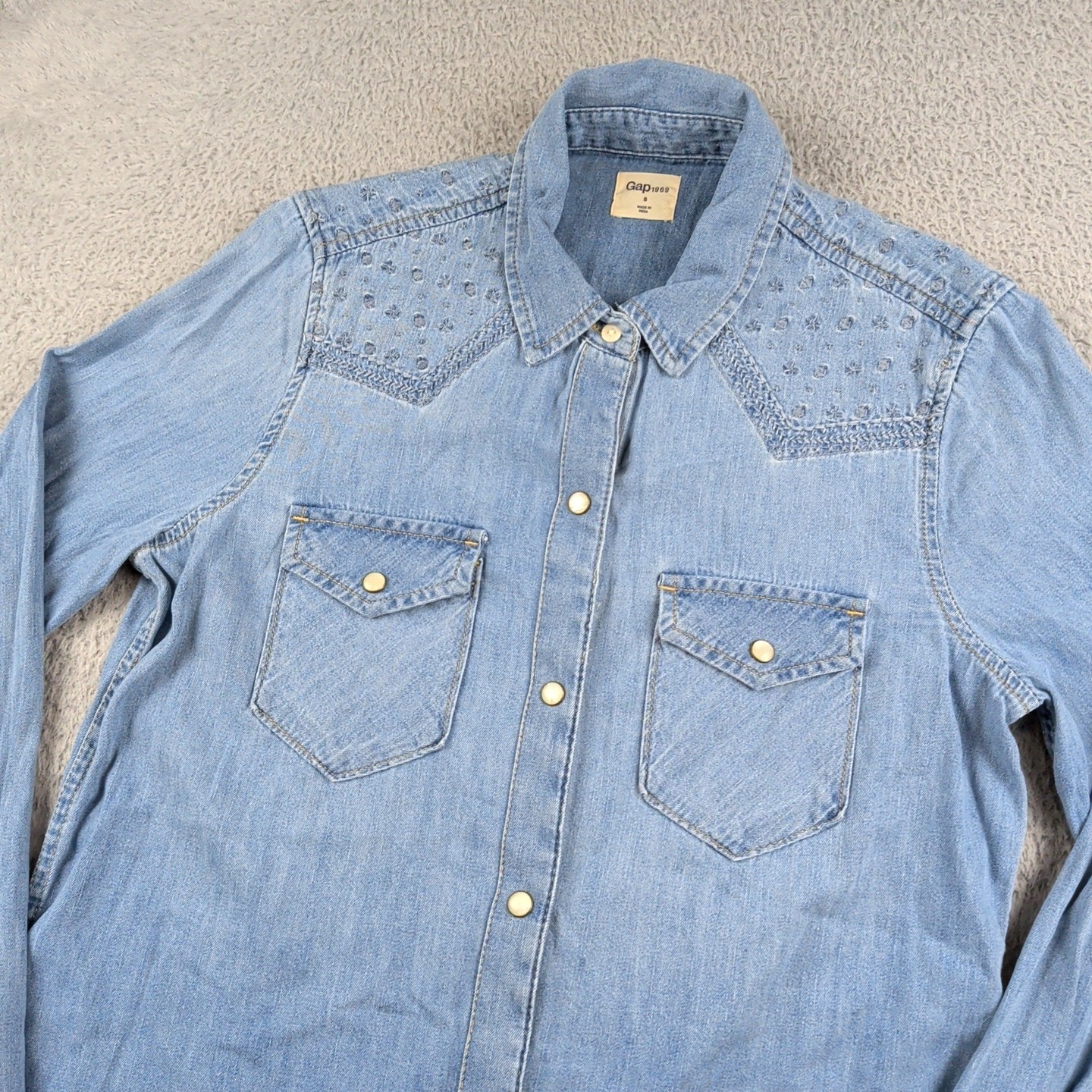 Gap 1969 Shirt Womens Small Blue Western Pearl Snap Chambray Denim Cowboy Yoke