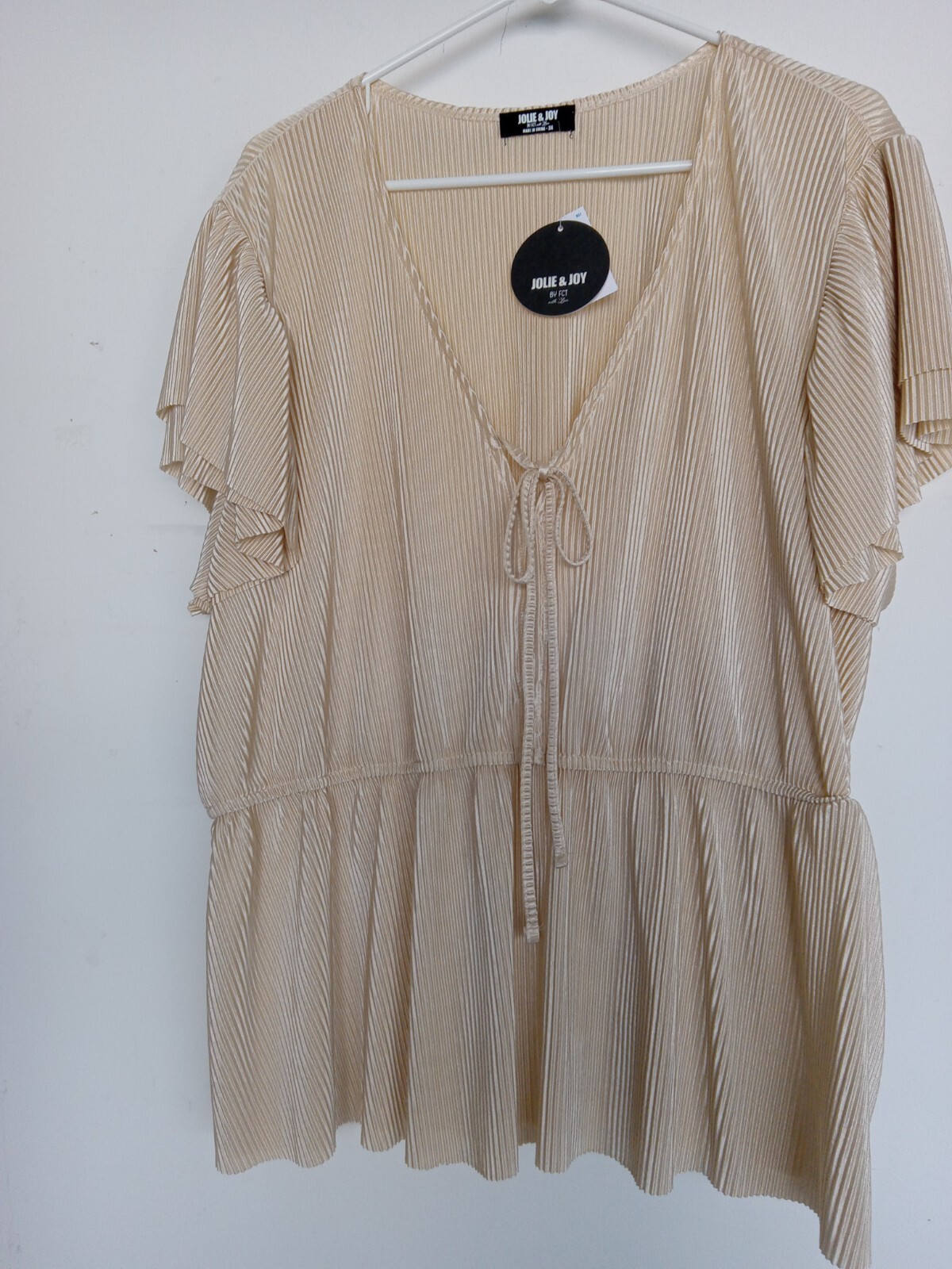 NWT’s Plus 3X beige ribbed blouse, elastic waist, v-neck with tie. see photos