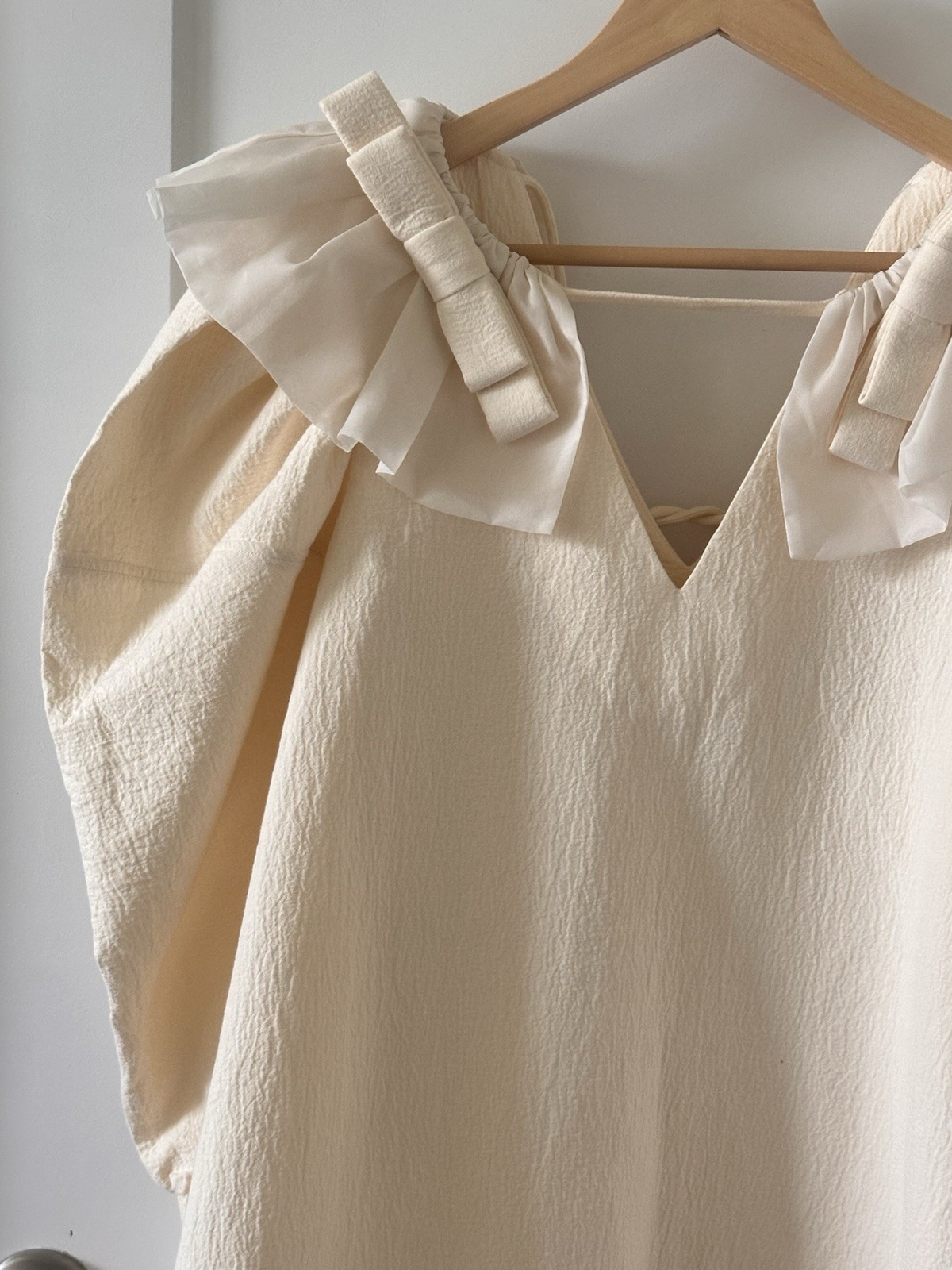 SHUSHU/TONG Cream Crinkled Bow Shoulder Puff Sleeve V-Neck Mini Dress UK 6