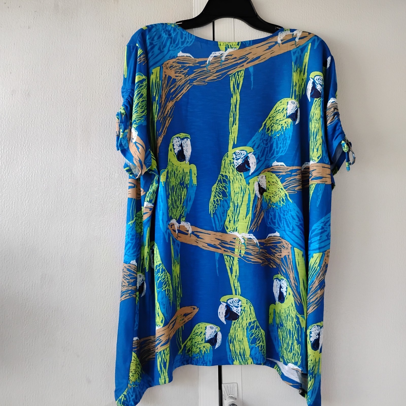 Alfred Dunner Women’s 1X Blue Green Parrot Animal Print Beaded Tunic Top