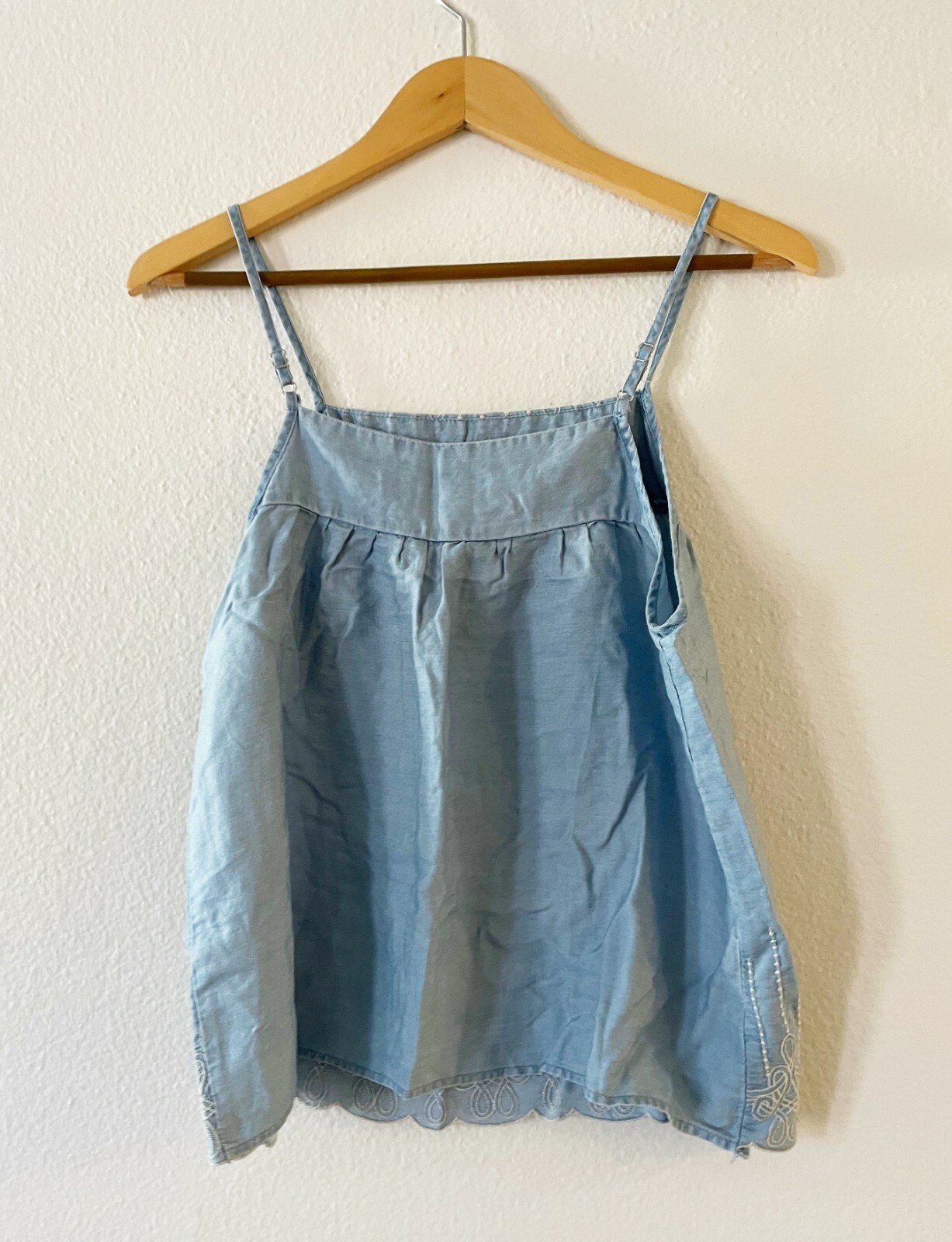 Moon River Size S Chambray Denim Embroidered Cami Tank Top Scalloped Hem NWT