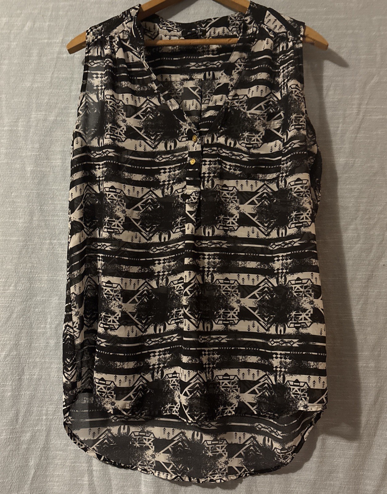 Rue21 Women’s Blouse Black Patterned Sleeveless Sz L NWOT