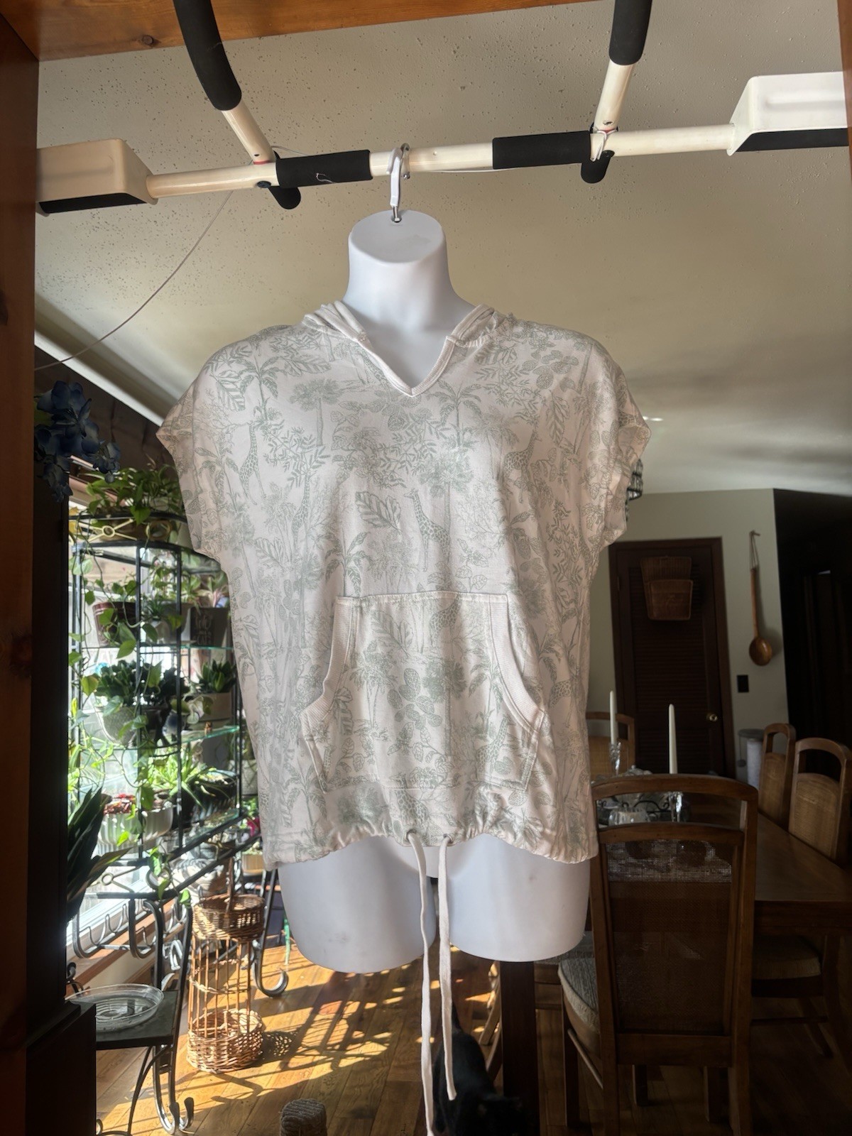Jane and Delancey Light Green Floral Hooded Short-Sleeve Top Size Large