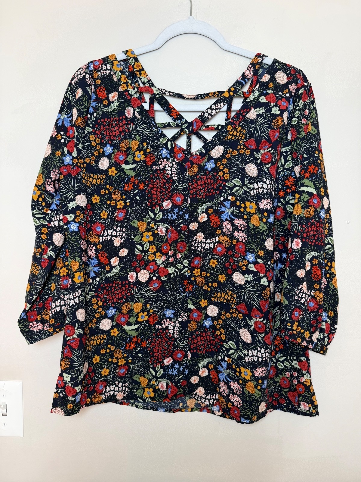 Skies Are Blue Anthroplogie Floral Print Blouse with Neck Cutouts Size Large