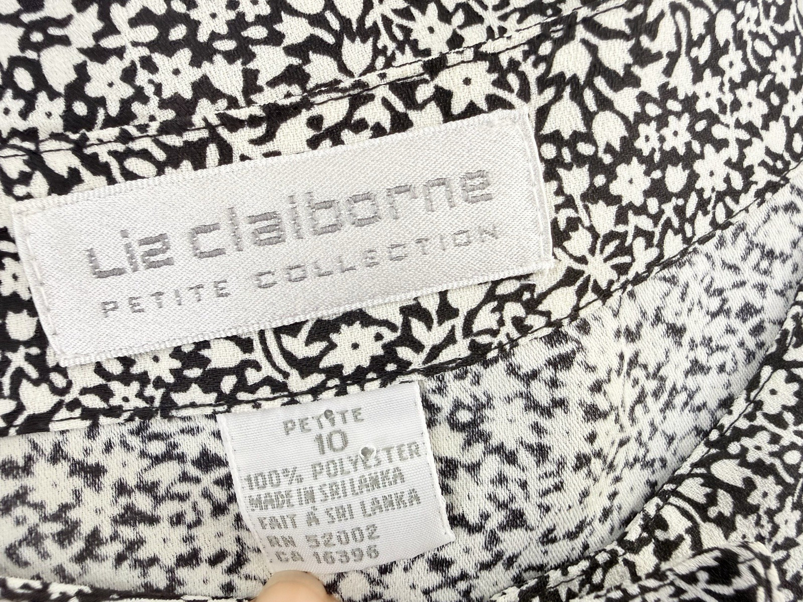 Liz Claiborne Career Women P10 Floral Black White Top Blouse Long Sleeve
