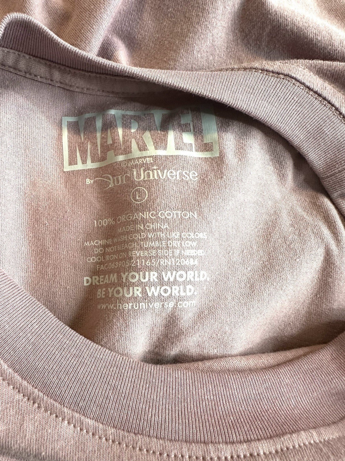 Marvel Spider-Man Mary Jane Hanging Together T-Shirt Our Universe Size Large
