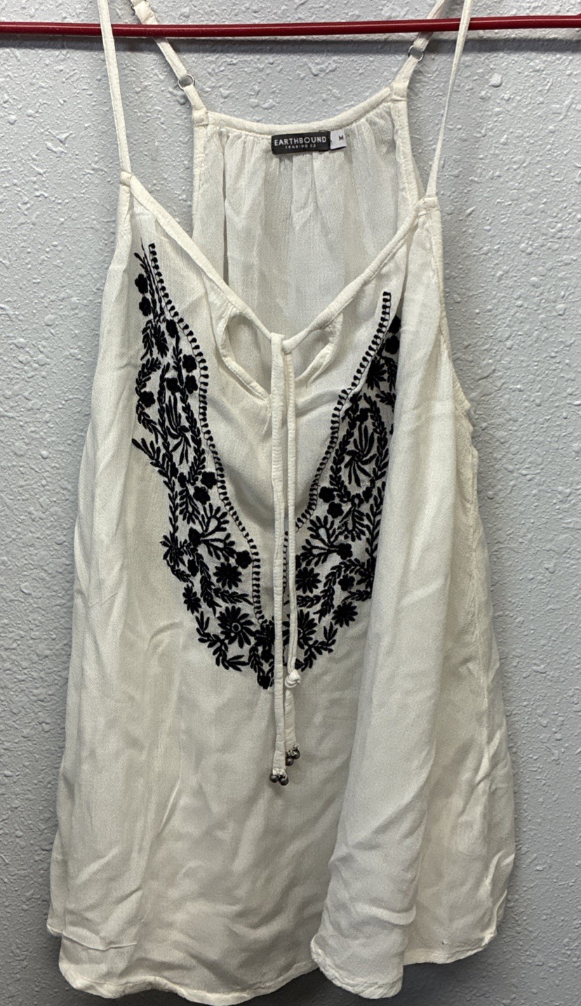 Earthbound Trading Co Tank Top M White Black Floral Embroidery High-Low Hem