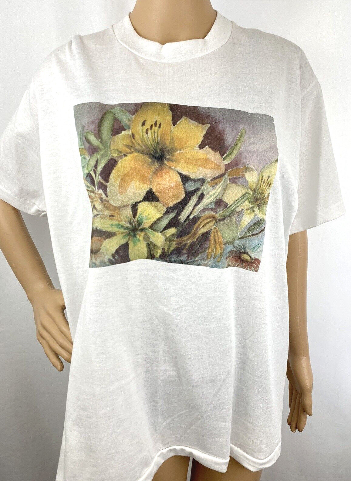 White Floral Transfer Graphic T-Shirt Short Sleeve Women’s Size Large