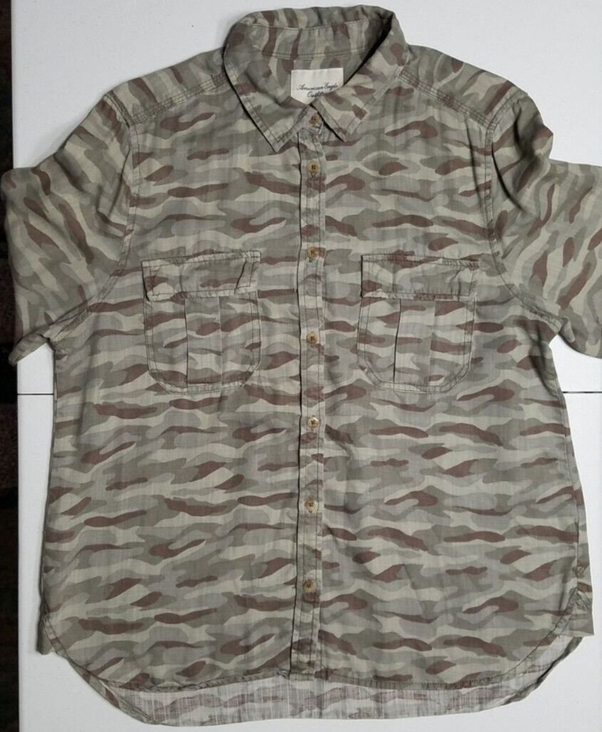 American Eagle Long Sleeve Button Up Camouflage Outdoor Preppy Shirt Women’s L