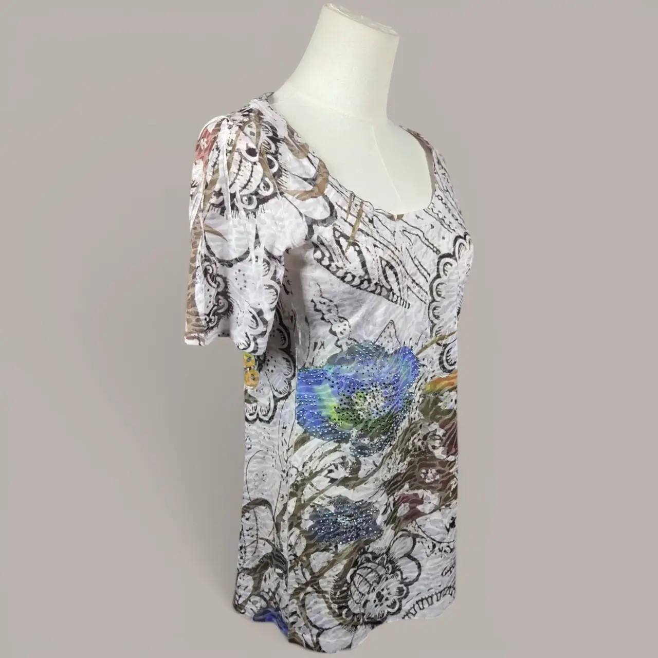 Daytrip Women’s Floral Rhinestone Embellished Short Sleeve Top Size L
