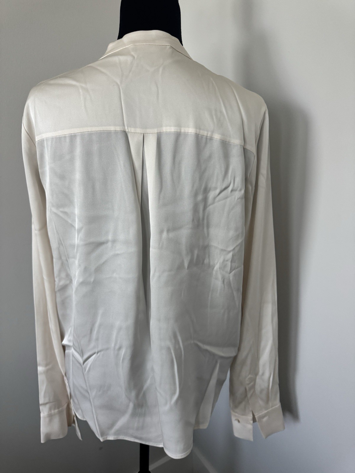 Vince Ivory Satin Silk Blend Long Sleeve Band Collar Button Blouse Size 10