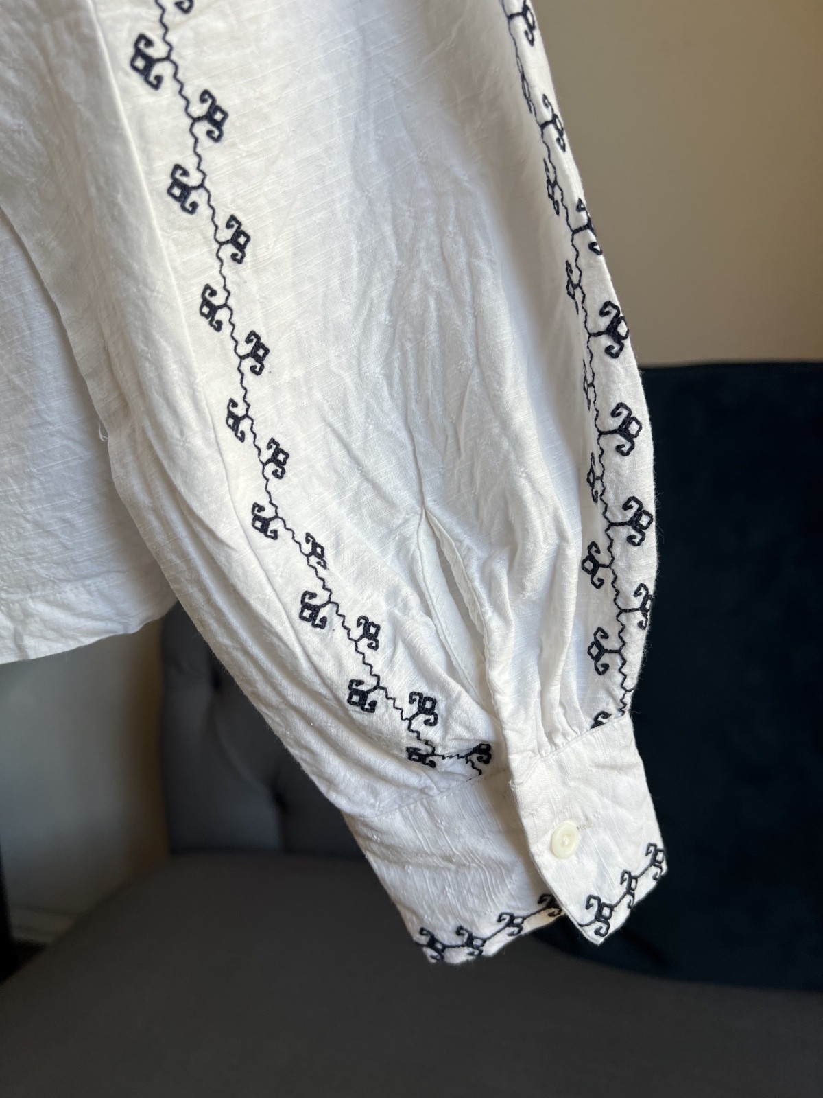 Treasure & Bond V-Neck Embroidered Top Size XS