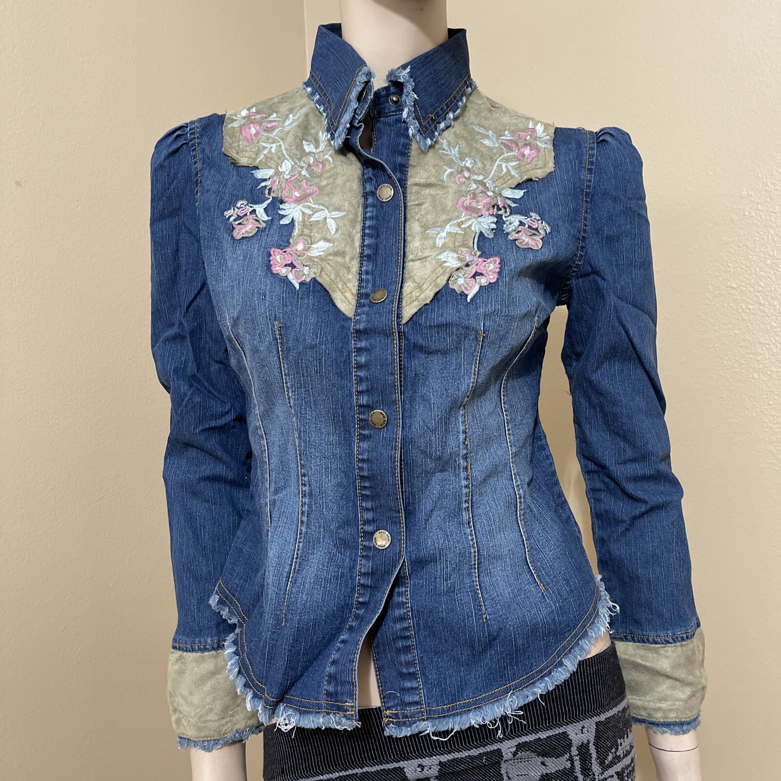 Women’s Blue Denim Cotton Velvet Patch Embroidered Buttons Size L Blouse Top