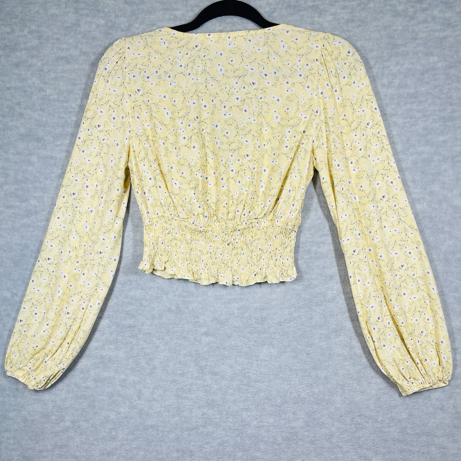 ASTR the Label Floral V-Neck Top Size XS Cropped Smocked Boho Cottage Feminine