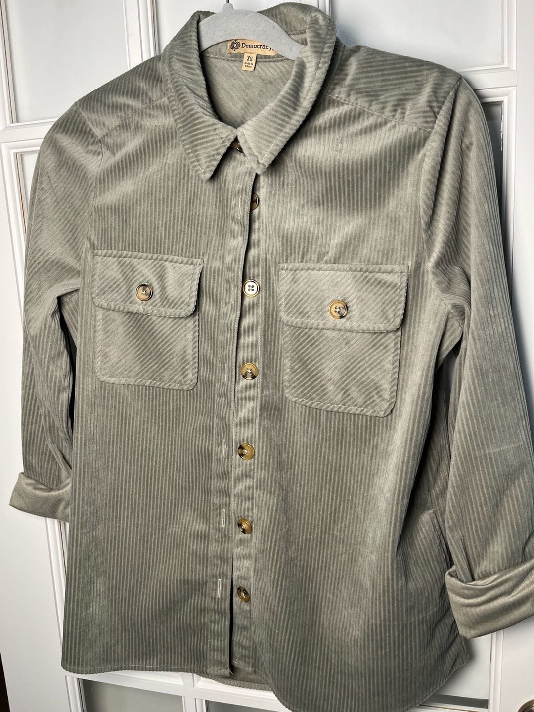 Democracy Women’s Sage Green Corduroy Button-Down Shirt XS