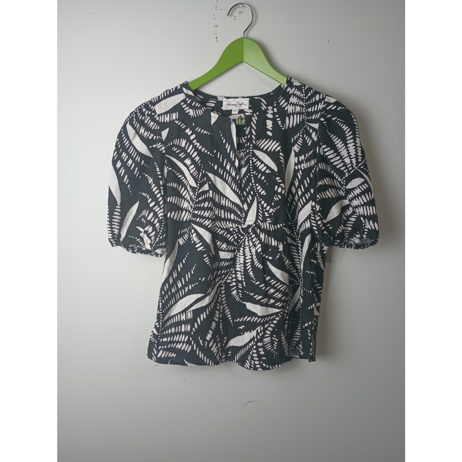 Panama Jack Top Women’s XS White Black Linen Rayon Blouse Tropical Palm Vacation