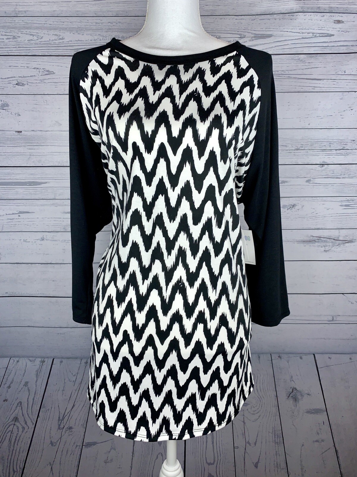 New! LuLaRoe 2XL Randy BNWT – Rare Vintage 1.0 Black & White