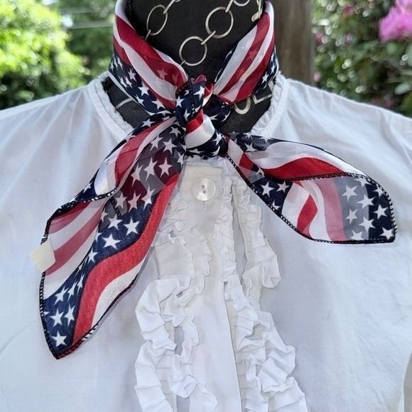 Judith Hart Ruffle Button Down Blouse Size 12P White Excellent Short Sleeve Top
