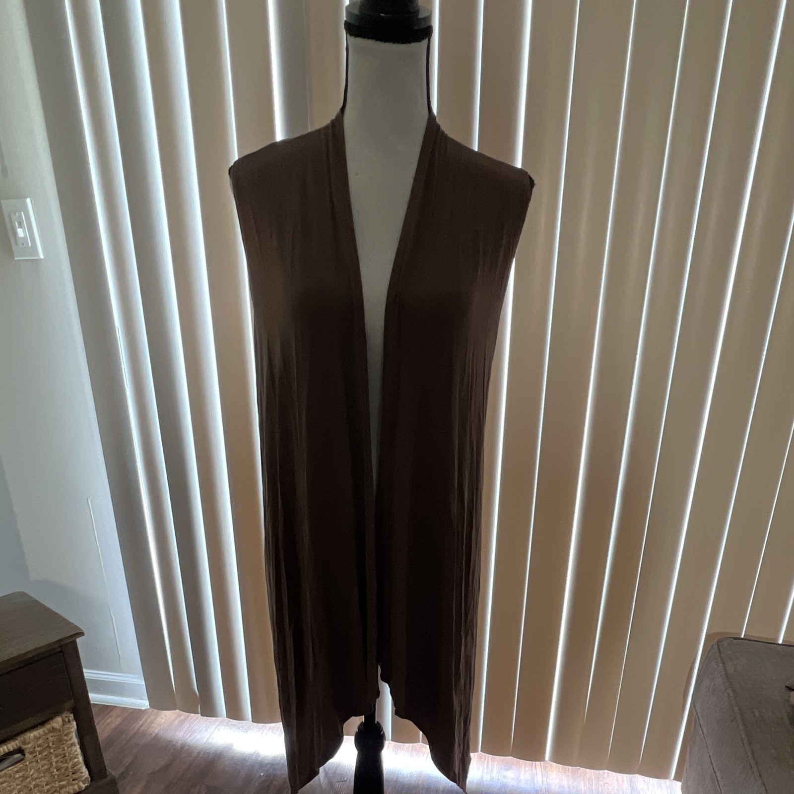 Azules USA Women’s Brown Solid V-Neck Sleeveless Open Front Long Cardigan S