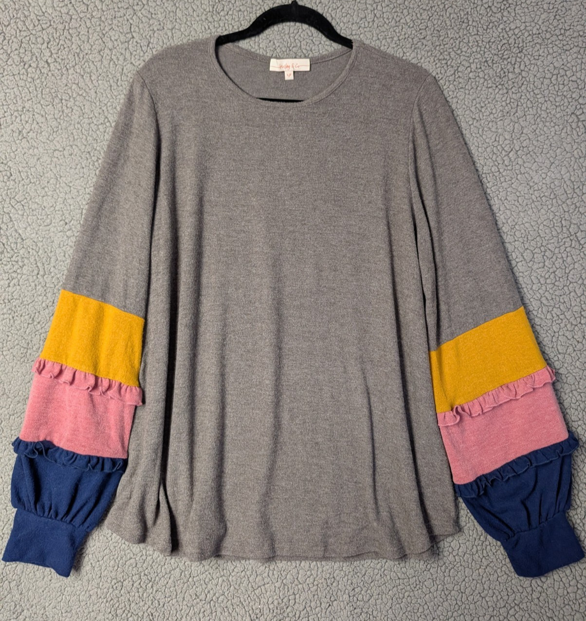 Hailey & Co Women’s Top Long Sleeves Tiered Ruffles Size 2X Pullover Soft Gray
