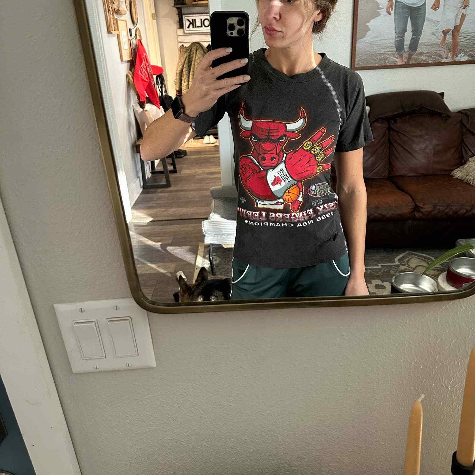 Vintage 1996 NBA Champions Chicago Bulls Six Fingers Left Tee