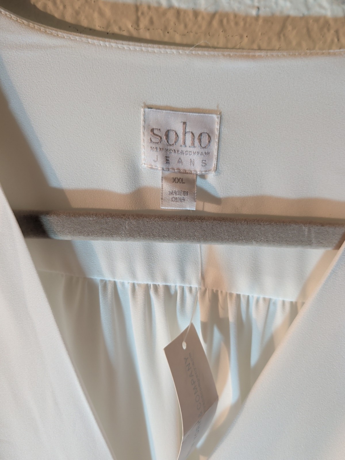 Soho New York & Co. Blouse White Su XXL V Neck Draped Waist Poet Sleeves Classy