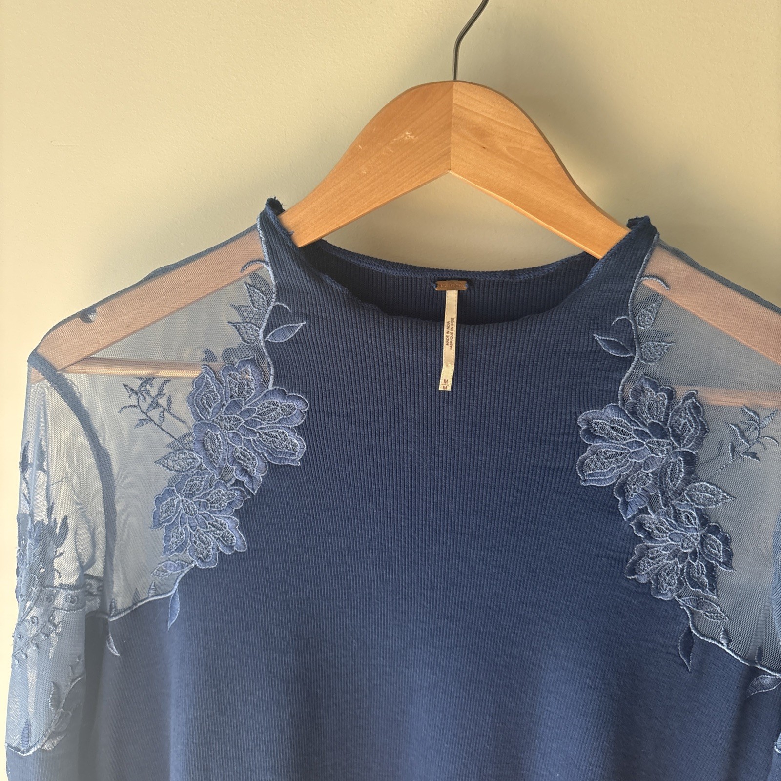 Free People Daniella lace shoulder a-line side slits long sleeve crew Top Size M