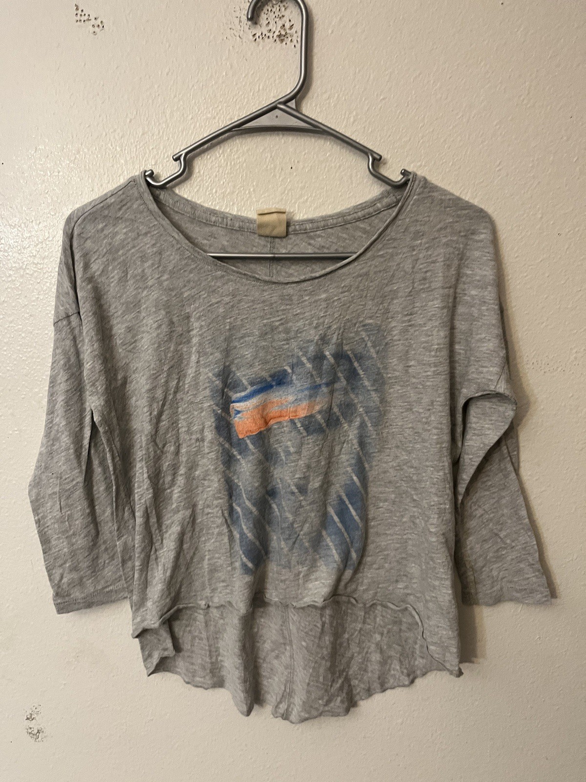 Hollister Women’s XS Gray Print Scoop neck 3/4 Sleeve Graphic EUC