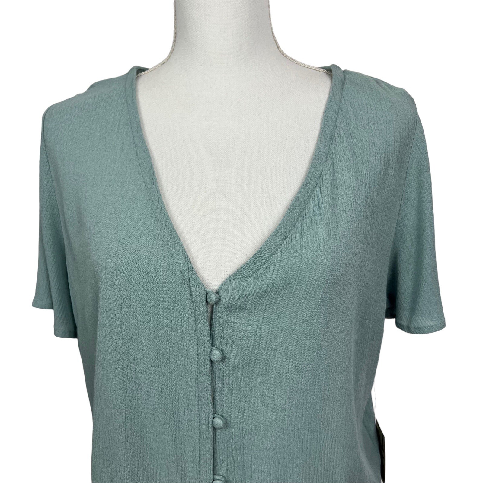 ACTIVE USA Women’s Pullover Top Sz Large Color Green Crinkle Button/Tie Front