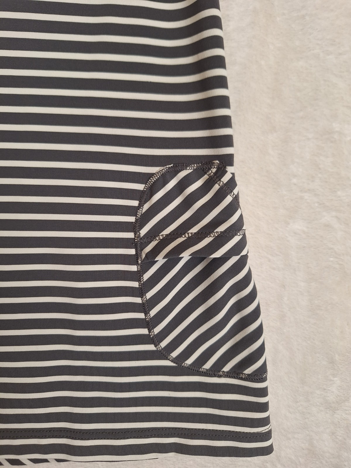 Lole Women’s Small Shirt Gray White Stripe Stretch Athletic Pocket UPF Wicking