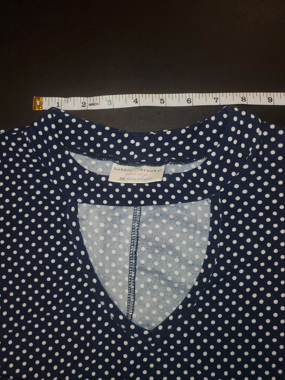 Bobbie Brooks Plus 2X Woman’s Navy w/White Polka Dots Top Keyhole Neck Stretchy