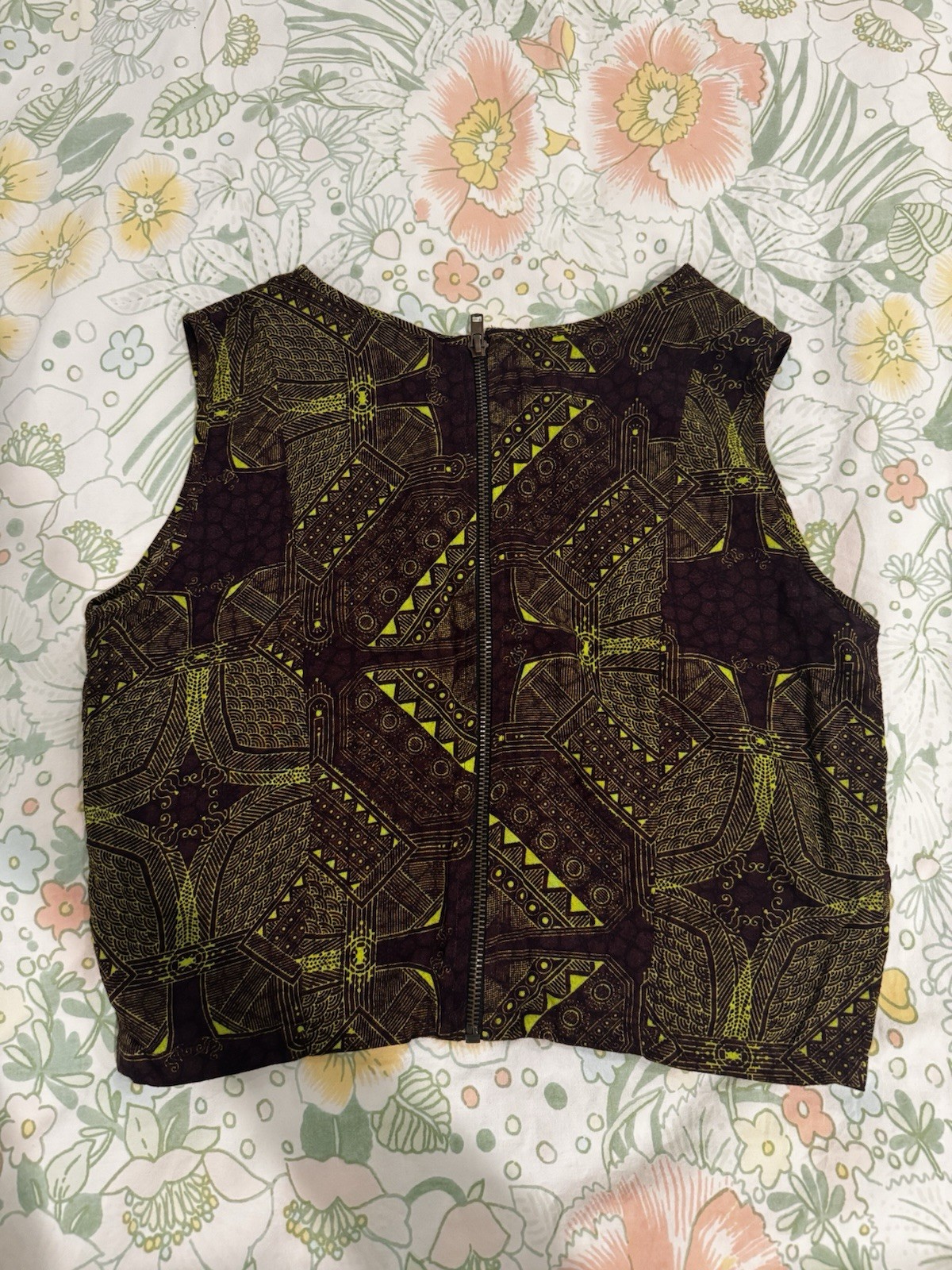Global Desi Women’s Geometric Sleeveless Zip Back Top Size S Brown Green