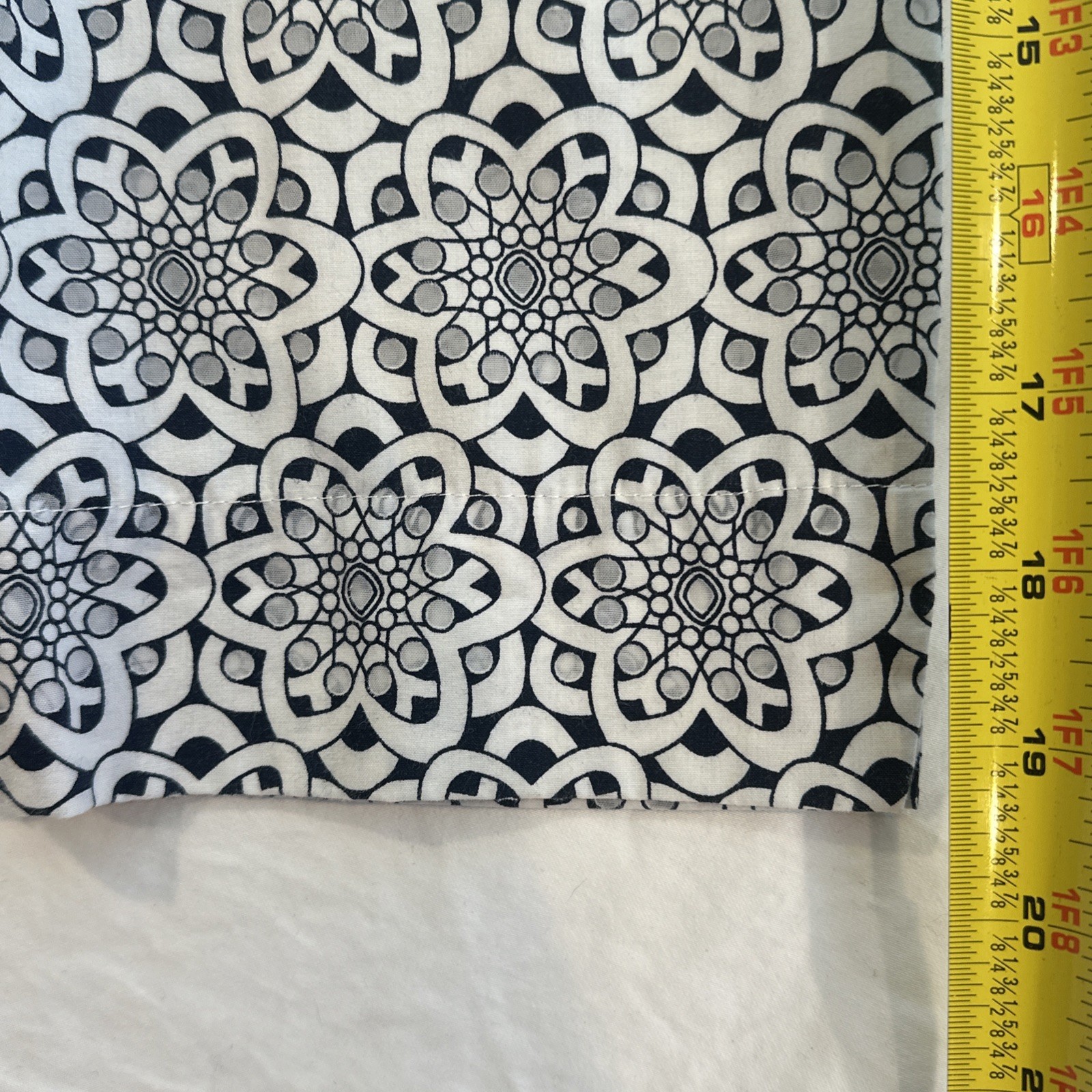Graphic Modern Classic Geometric Peekaboo Sheer Blouse Womens XL Black White