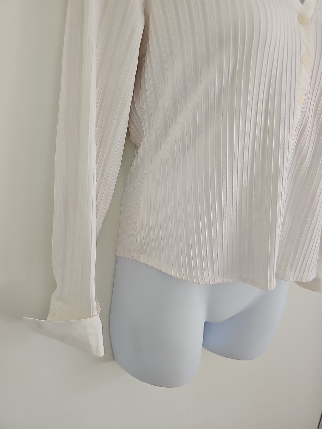 Casual Corner Annex Ivory Stripe Blouse V-neck Collar Long Sleeve French Cuff