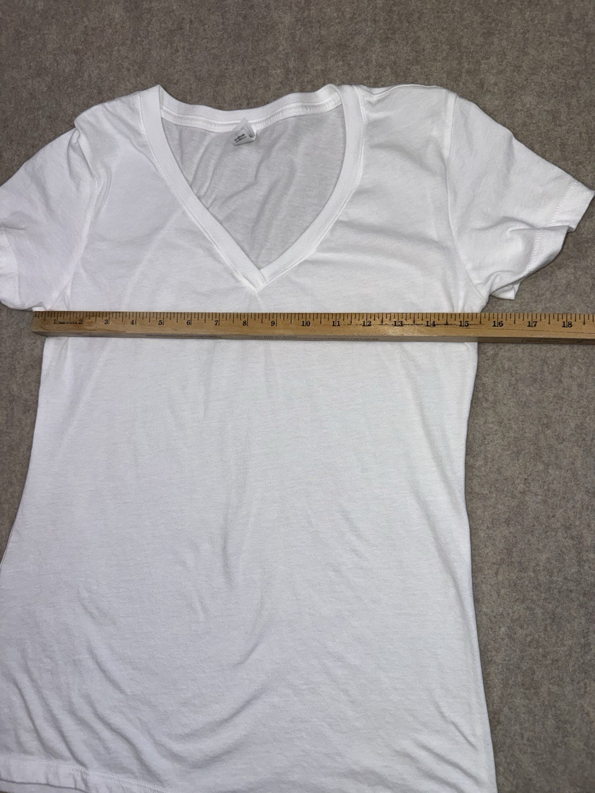 Next Level Ideal T Women’s Size Lg Slim Fit White Vneck NWOT