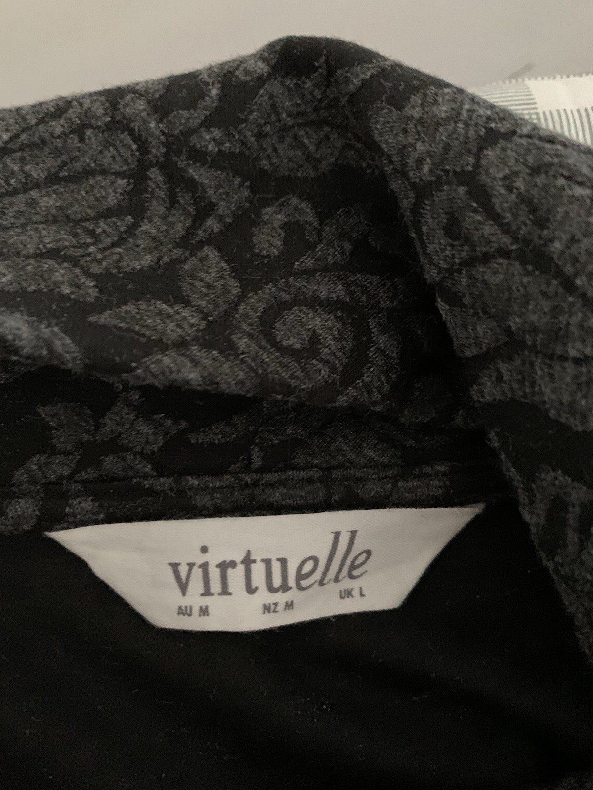 VIRTUELLE by TS Taking Shape Top / Overtopper Sz 18 M As New 5 Items = Free Post