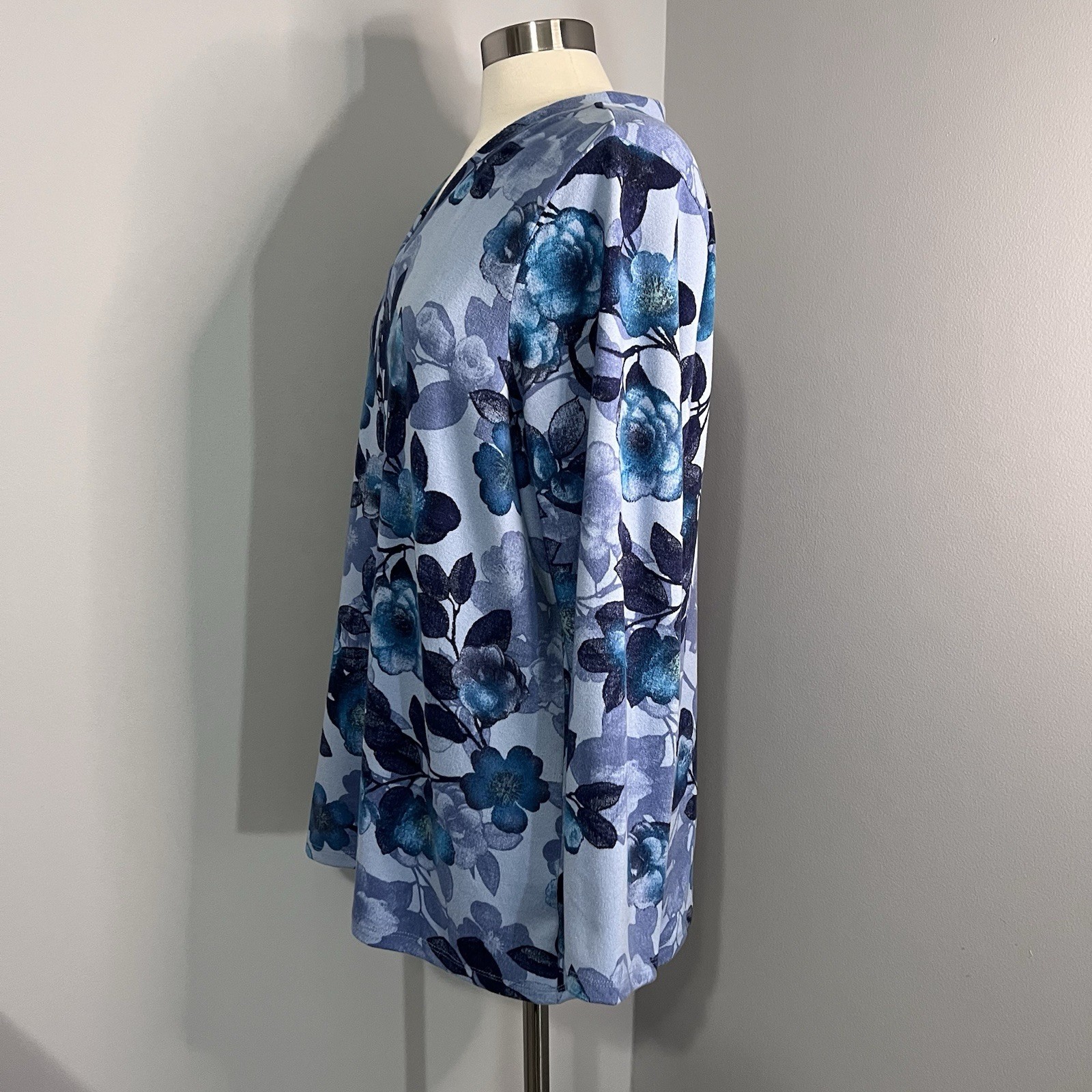 Denim & Co. Size 1X Blue Floral Printed Brushed Heavenly Jersey Top