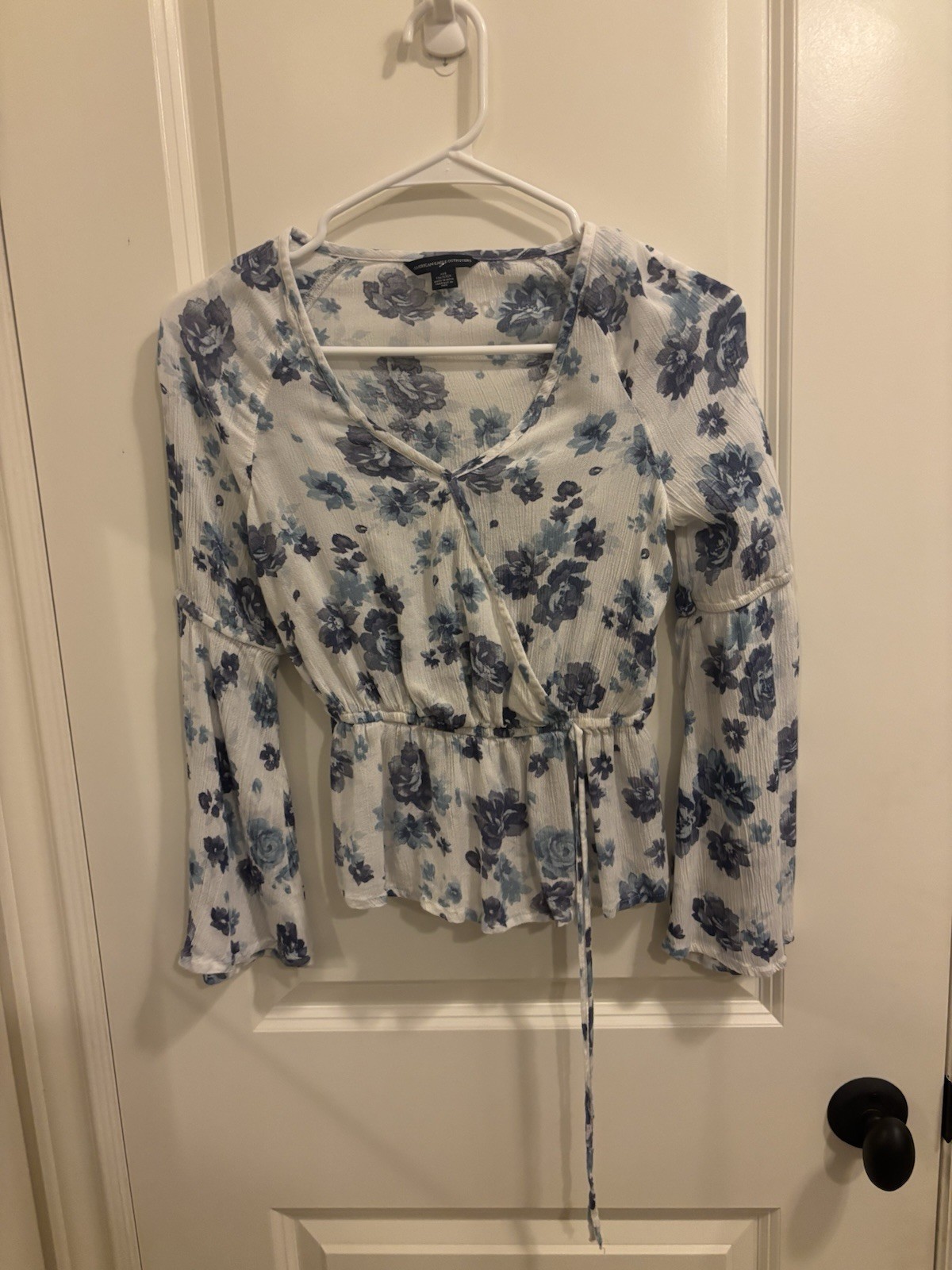 Women’s American Eagle Outfitters Cropped Floral Blouse – White & Blue Sz XXS