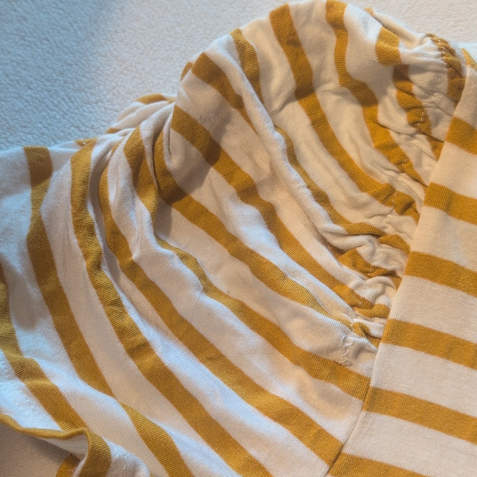 Green Envelope Women’s White/Yellow Striped V-Neck Puff Short Sleeve T-Shirt M