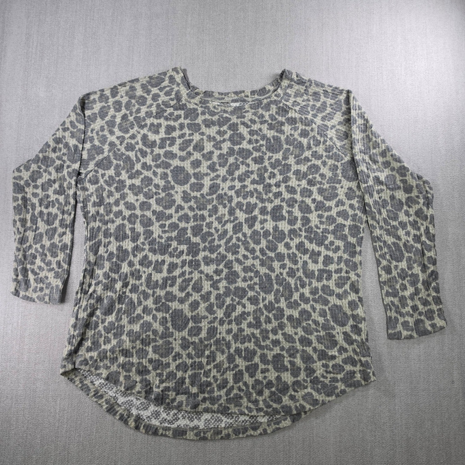 Peace & Pearls Waffle Knit Top Women XXL Gray Leopard Print Raglan Sleeve