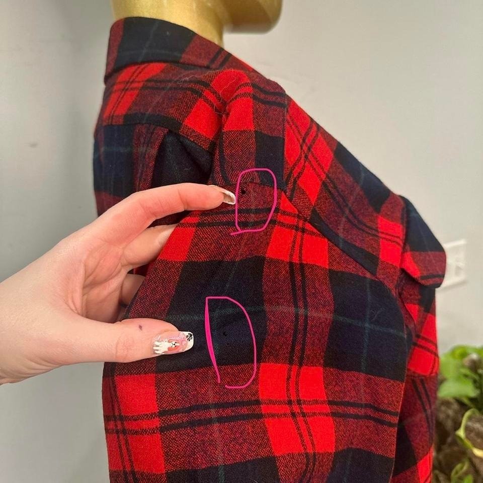 Vintage Pendleton Red and black plaid 100% wool flannel shirt MEDIUM