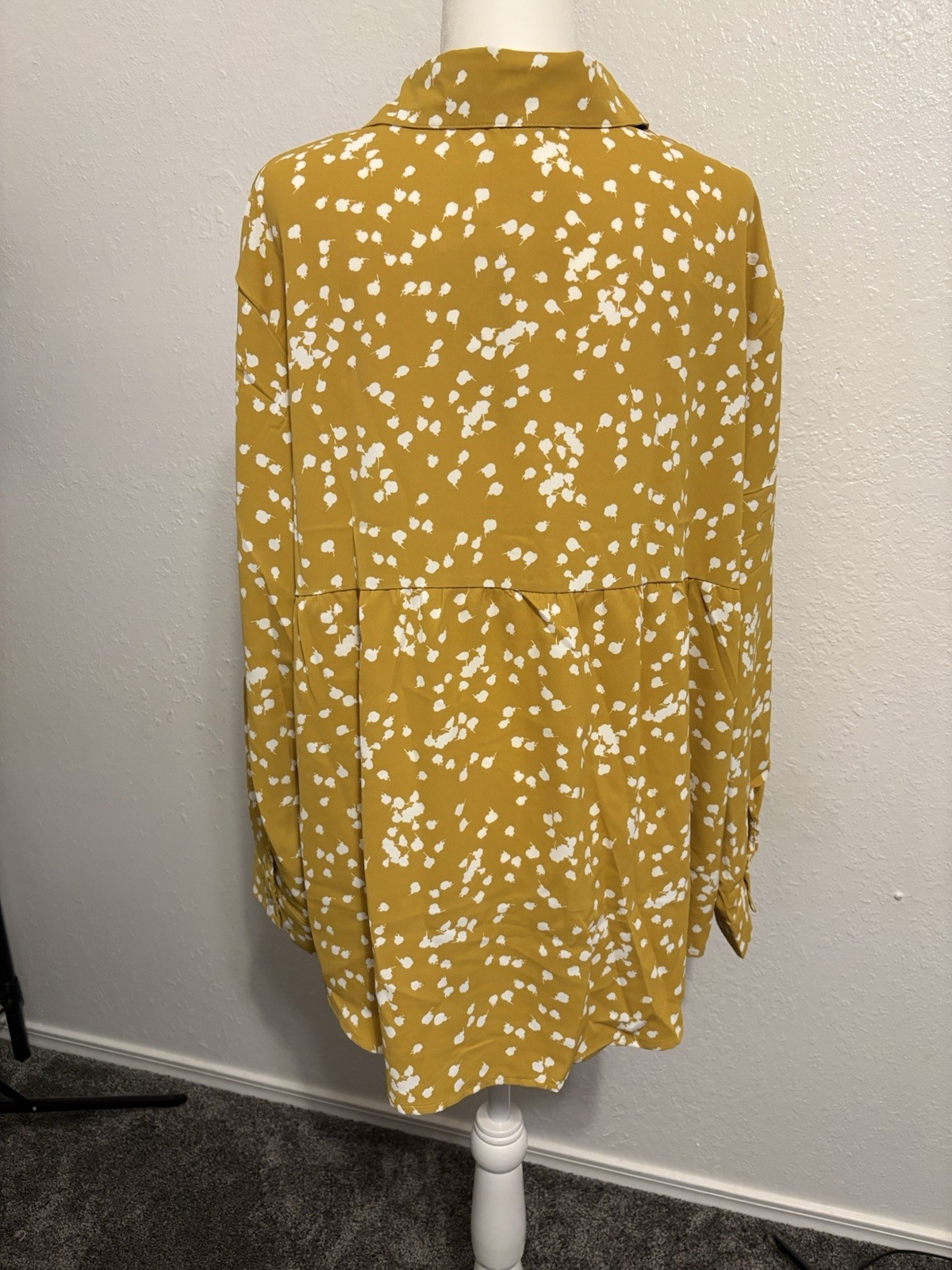 DOKOTOO Women’s 2XL Mustard Yellow Floral Button Front Long Sleeve Blouse NWT