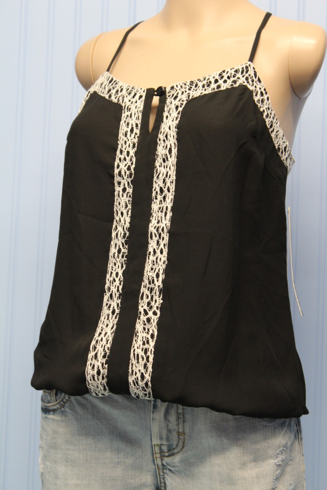 XOXO black spaghetti strap sleeveless ltwt pullover top with white trim S NWT