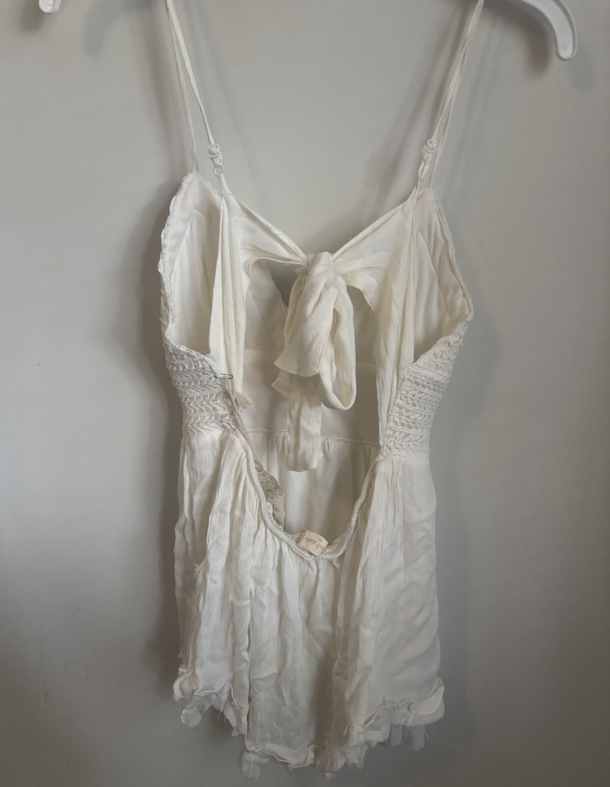 Altar’d State White Lace V-Neck Backless Tie Back Bow top Women Size M