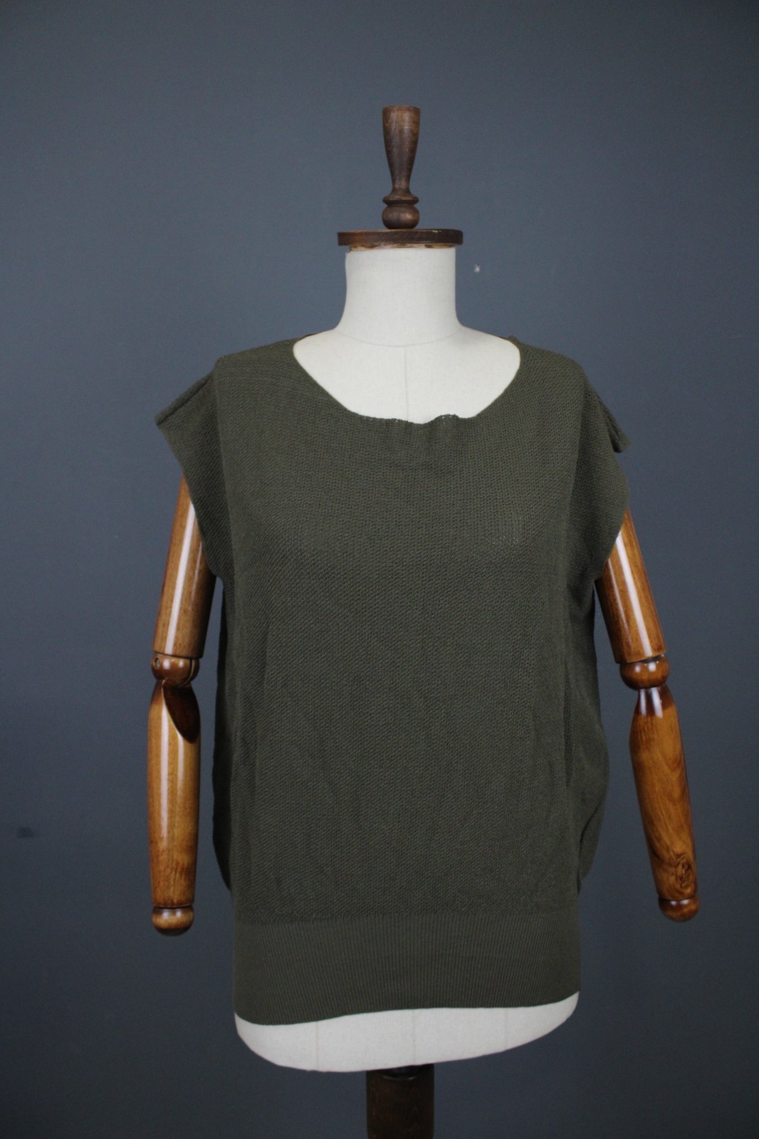 Sarah Pacini Olive Green Solid Textured Knit Scoop Neck Ribbed Hem Vest Top Sz 1