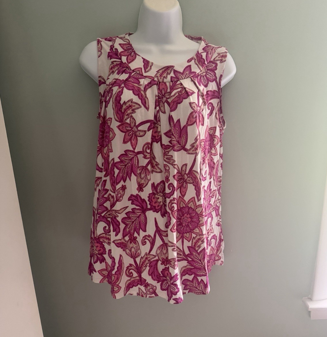 Croft & Barrow Women’s M Floral Pleated Scoop Neck Knit Stretch Tank Top Pink