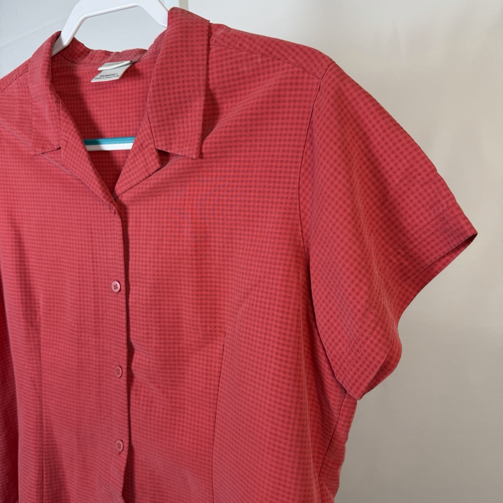 REI Women’s L Short Sleeve Button Up Top Shirt Red Check Rayon Nylon Blend EUC