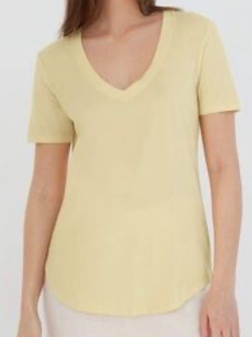 Aritzia the Group by Babaton – Foundation V-neck T-shirt Small. Yellow.