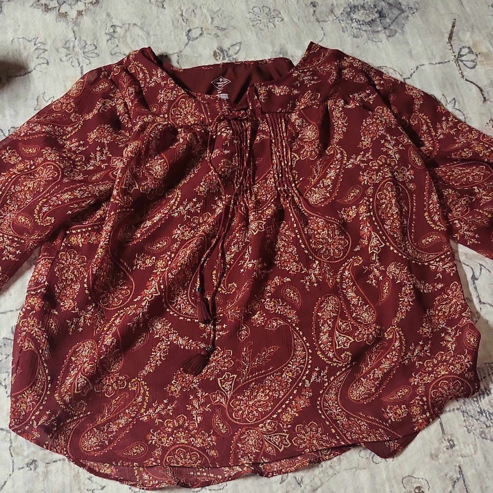 3 Tops mixed lot Size OX, XL and no tag. Nice tops still wear left!