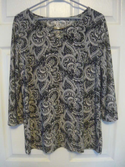 Ladies Medium Blouse Top, 3/4 Sleeve, Rounded Neckline w/ Front Keyhole